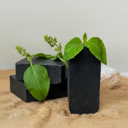 Savon au charbon de bambou 100% naturel et basilic