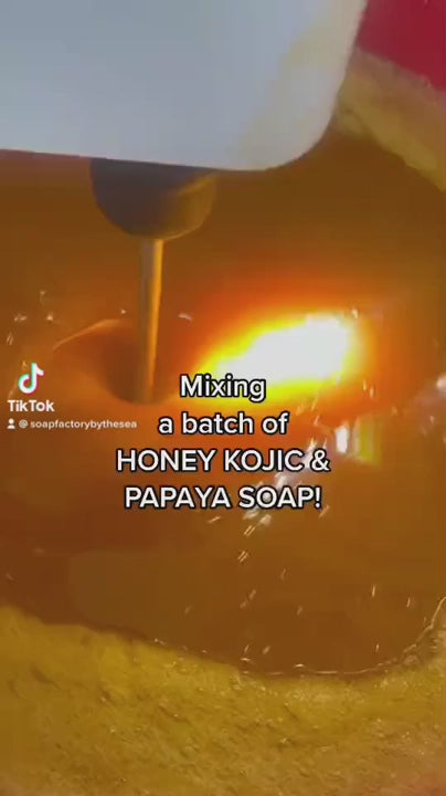 BLESSINGS ALL NATURAL HONEY KOJIC ACID PAPAYA FACE & BODY BAR